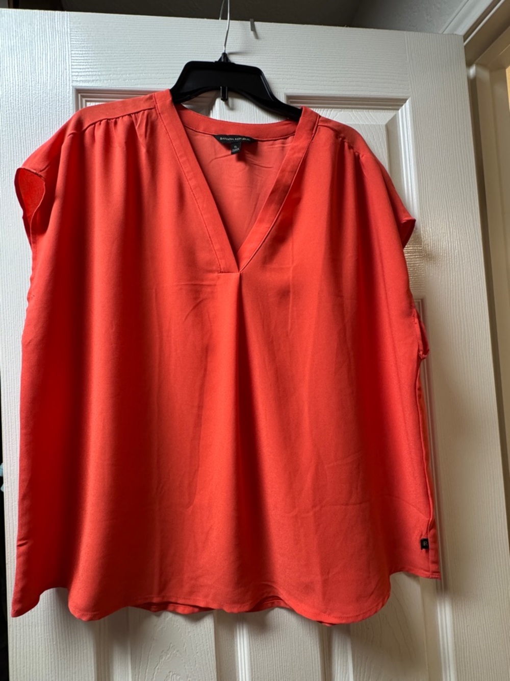 Banana Republic Coral V-Neck Cap Sleeve Blouse
